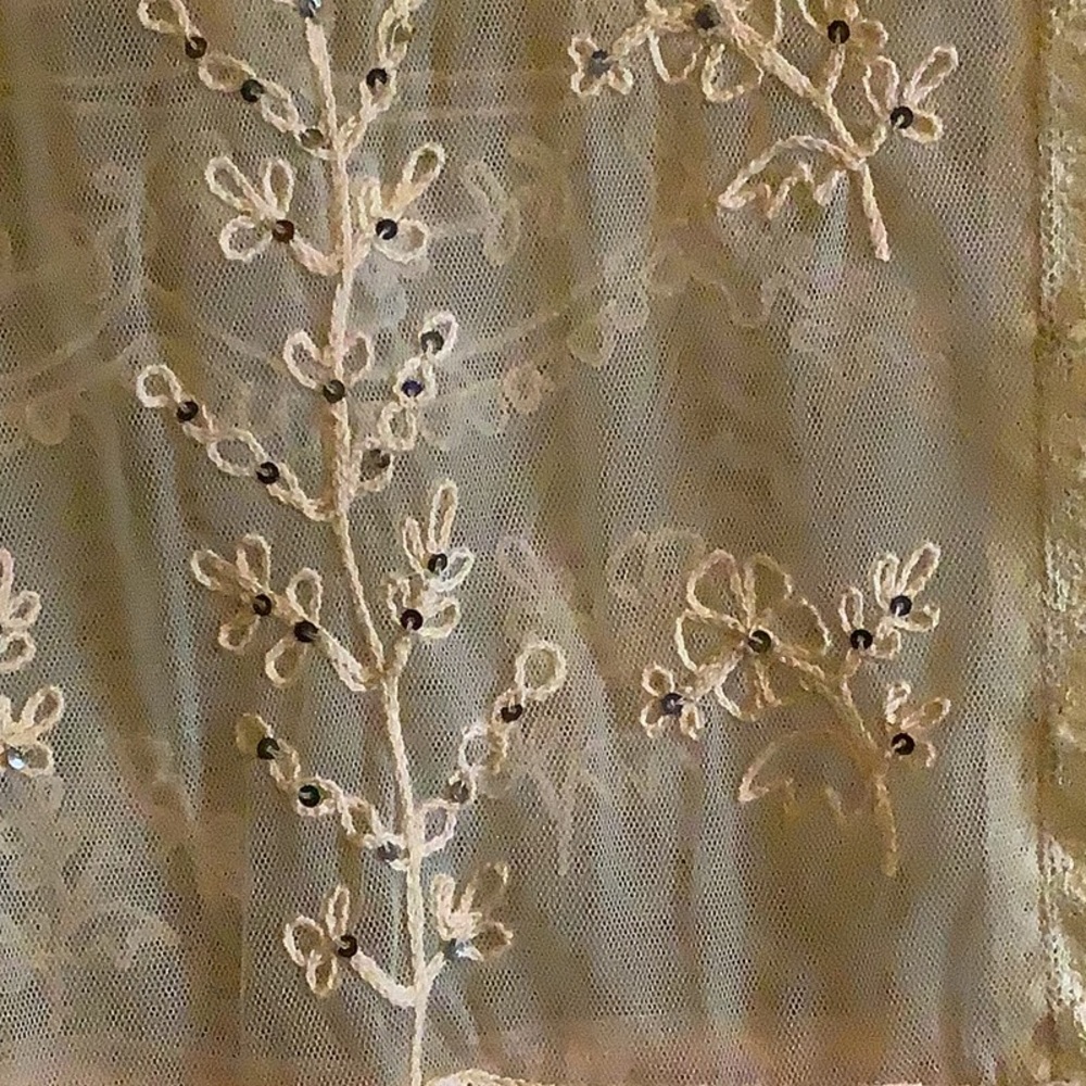 Snak Embroidered top. - Picture 2 of 6